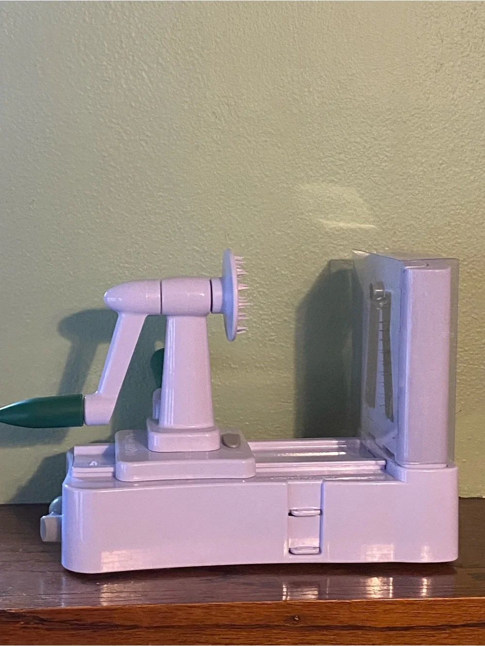 Table-Top Spiral Vegetable Cutter - White and Green